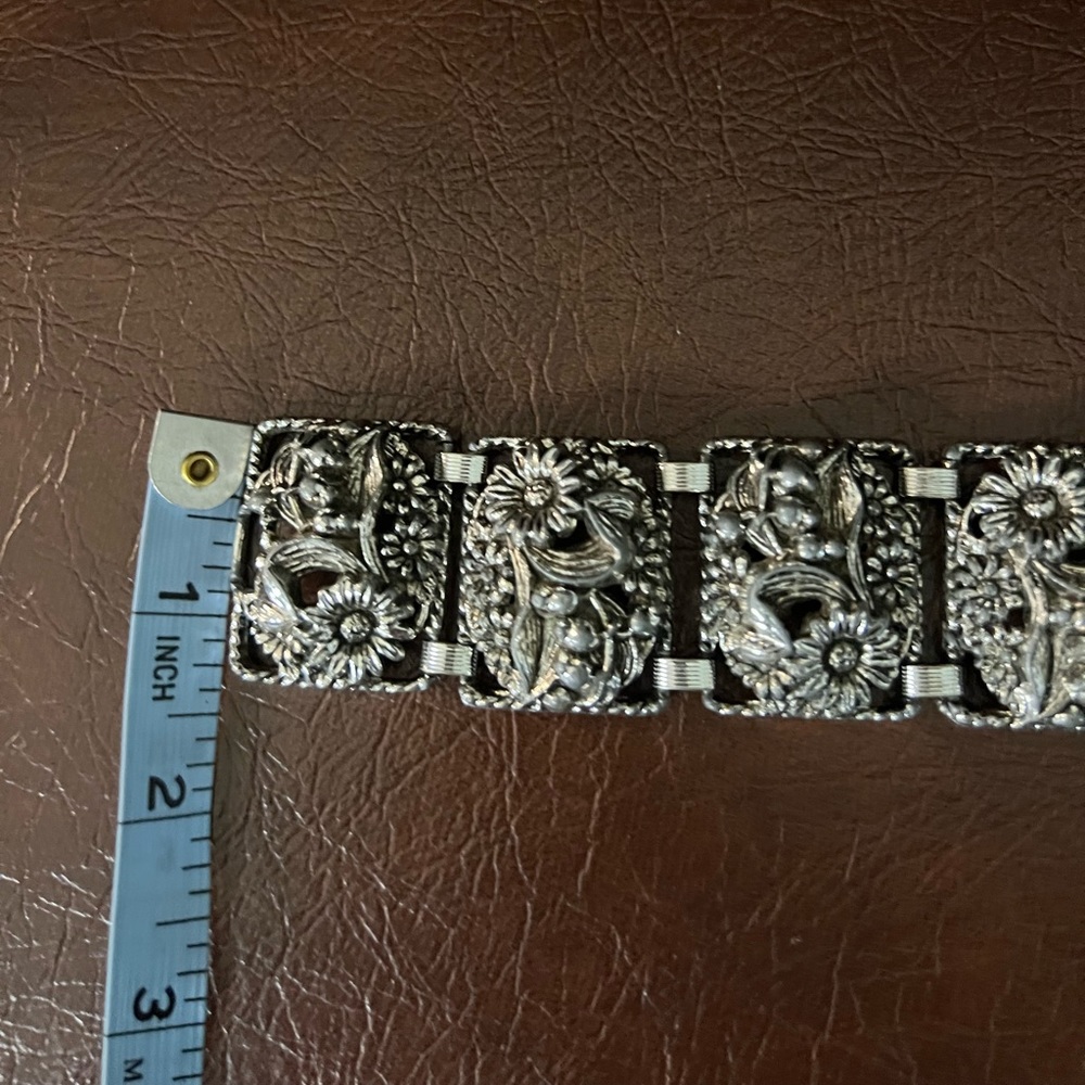 Vintage Sarah Coventry Antique Floral Silver Tone Bracelet, Signed - Picture 11 of 12
